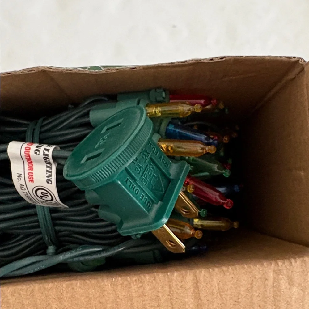 Holiday time 300 mini lights green wire 64 feet Multicolor LED String Lights new